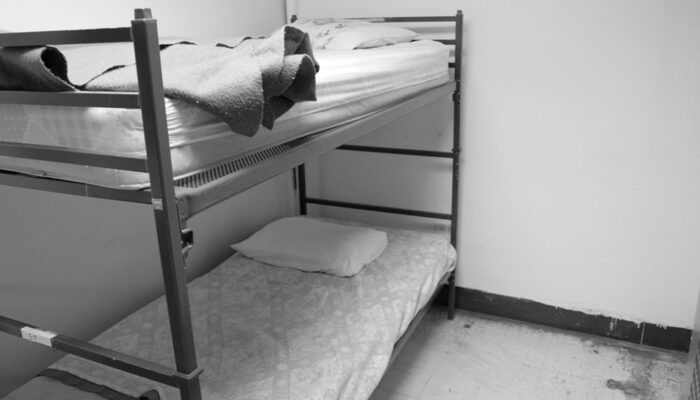 10 unhealthy habits that make mattresses dirty